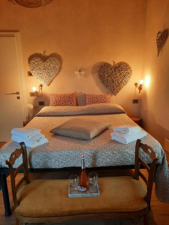 Villa Laura Castellinaldo Kamer foto