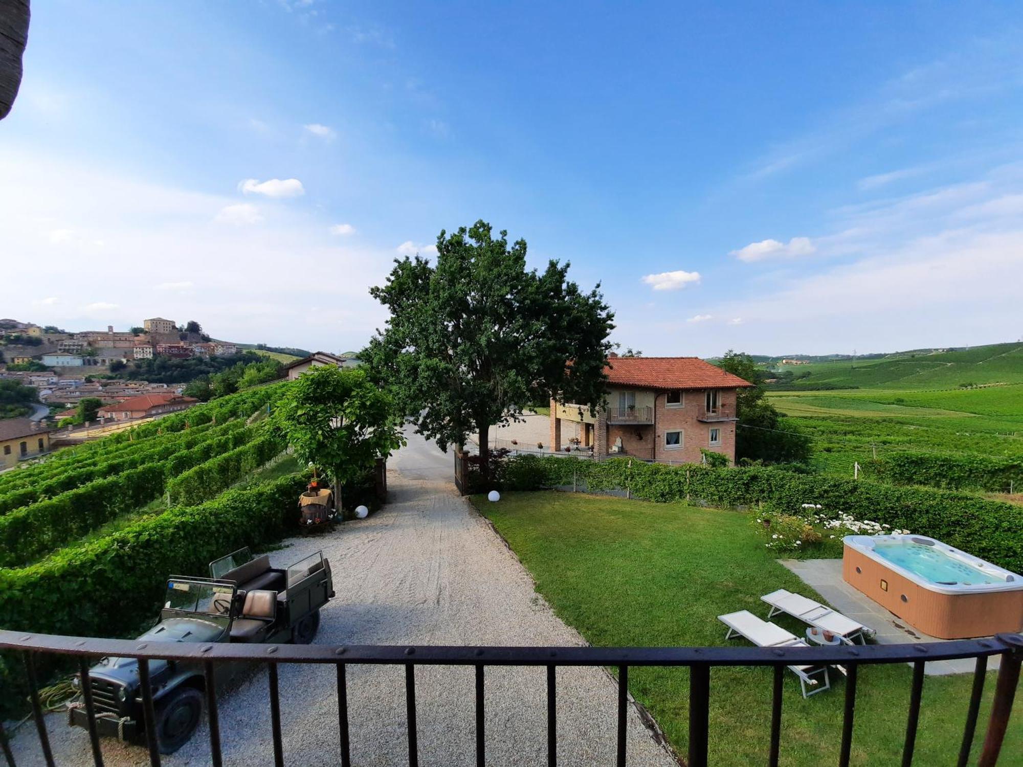 Villa Laura Castellinaldo Kamer foto